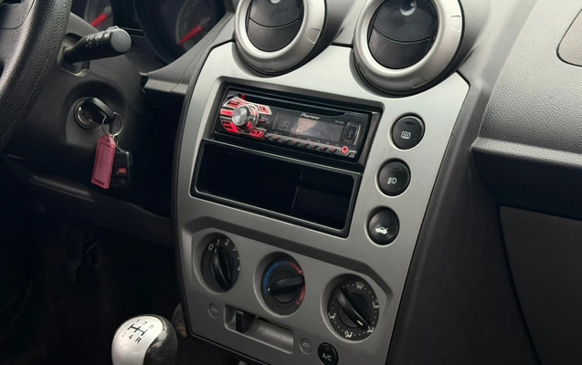 imagem-https://www.socarrao.com.br/sc-vehicle-images-prod/3521335/1788010792455-003_d0aaf5f8d8c70bc3f24652376f4fb599.jpeg