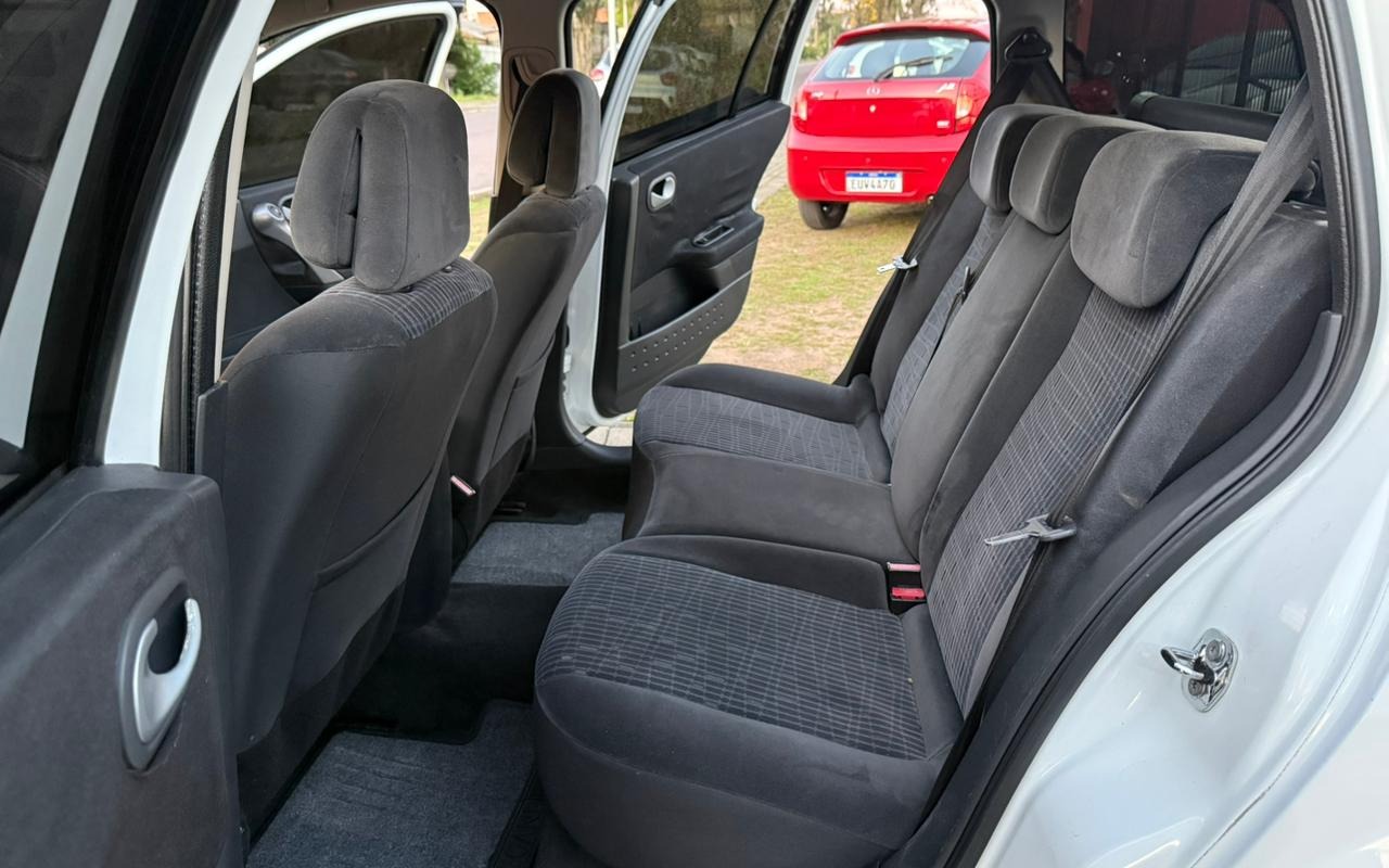 imagem-https://www.socarrao.com.br/sc-vehicle-images-prod/3521339/1788010941061-V2hhdHNBcHAgSW1hZ2UgMjAyNi0wOC0yNyBhdCAxOS40My4zNi5qcGVn.jpeg