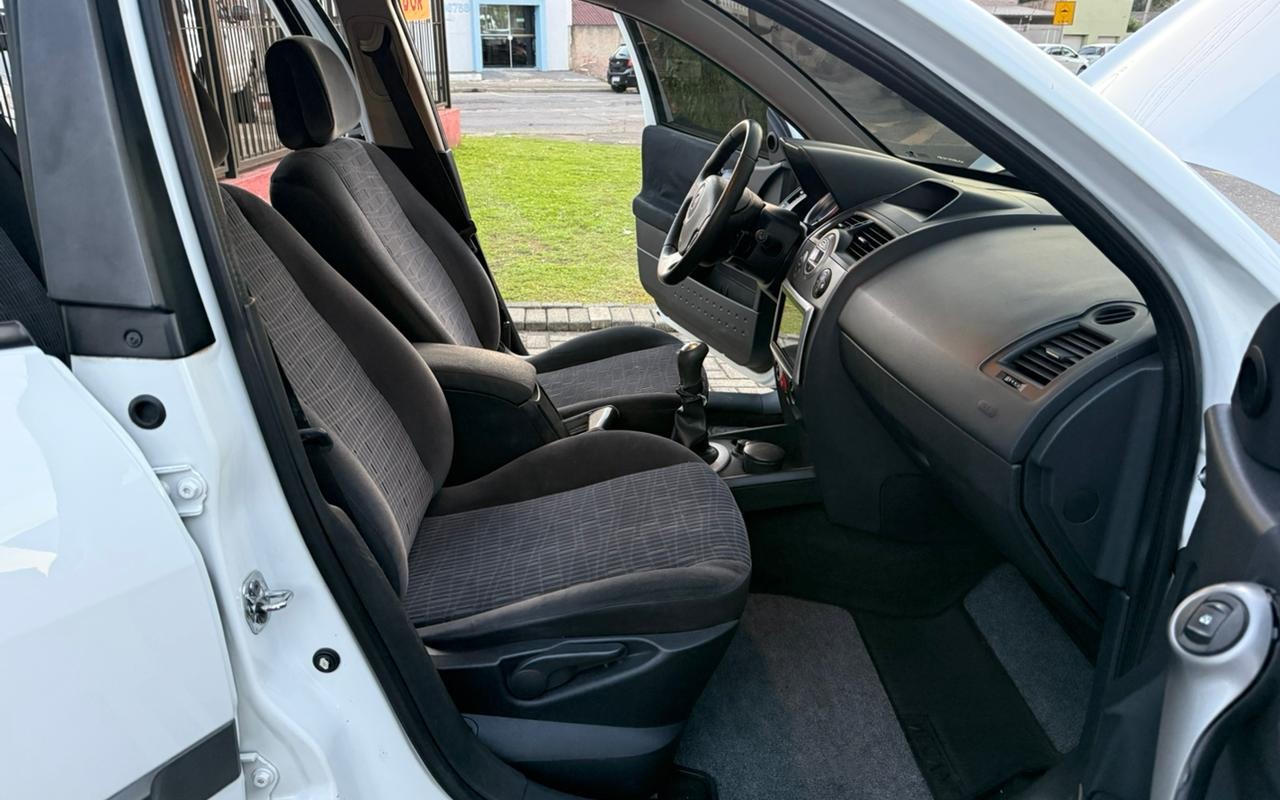 imagem-https://www.socarrao.com.br/sc-vehicle-images-prod/3521339/1788010941139-V2hhdHNBcHAgSW1hZ2UgMjAyNi0wOC0yNyBhdCAxOS40My4zNy5qcGVn.jpeg