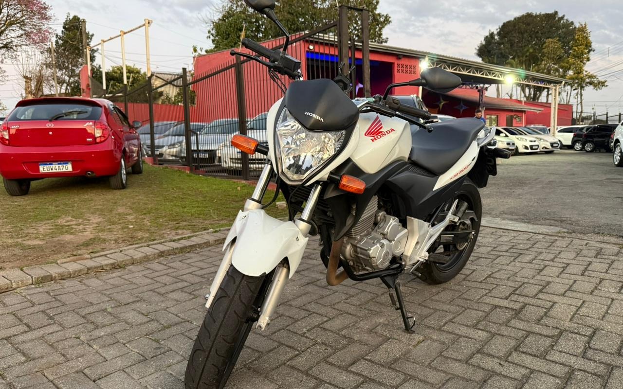 imagem-https://www.socarrao.com.br/sc-vehicle-images-prod/3521369/1788011757183-V2hhdHNBcHAgSW1hZ2UgMjAyNi0wOC0yNyBhdCAxOS40NC4yMCAoMSkuanBlZw.jpeg