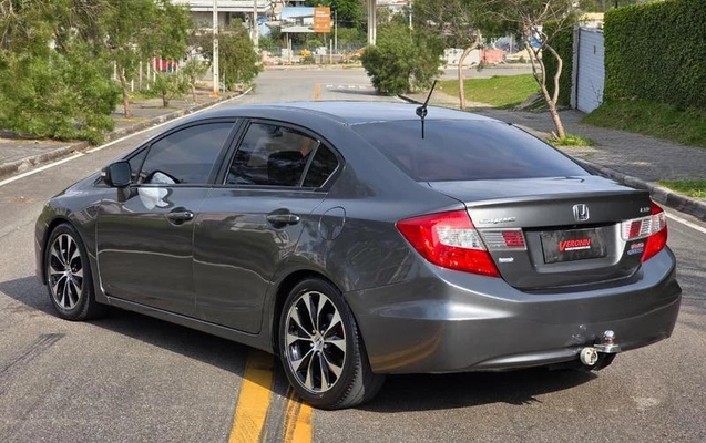 imagem-https://www.socarrao.com.br/sc-vehicle-images-prod/3521515/1788405050171-8420176_3_B_606659238c.jpeg