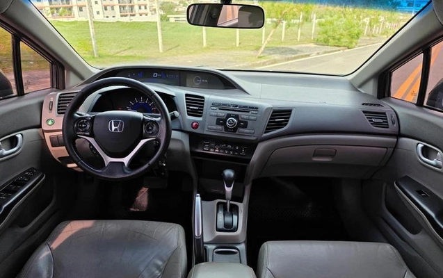 imagem-https://www.socarrao.com.br/sc-vehicle-images-prod/3521515/1788405050185-8420176_12_B_d5b61effa9.jpeg