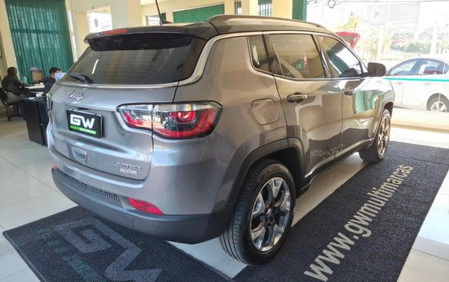 imagem-https://www.socarrao.com.br/sc-vehicle-images-prod/3521540/1789060568343-8421483_17_B_da8cb6061f.jpeg