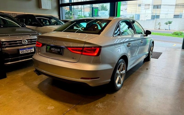 imagem-https://www.socarrao.com.br/sc-vehicle-images-prod/3521589/1788875389865-8430682_3_B_413064efe6.jpeg