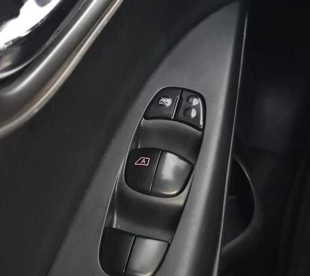 imagem-https://www.socarrao.com.br/sc-vehicle-images-prod/3521623/1788898399063-8428306_6_B_1b6dcc7c47.jpeg