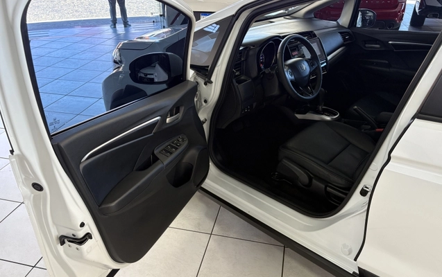 imagem-https://www.socarrao.com.br/sc-vehicle-images-prod/3521666/1788456764496-FzmORWkIJUWoYUVc9rAkU7bjdy6Tva4j.jpg