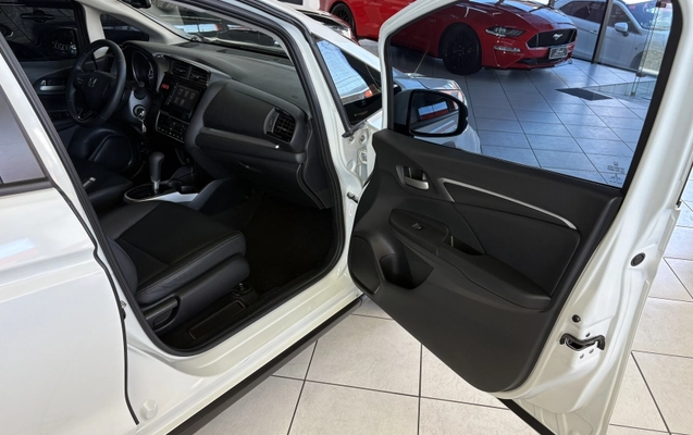 imagem-https://www.socarrao.com.br/sc-vehicle-images-prod/3521666/1788456764519-FAzqmO12YFfZKeekve1saTWut9UPuMqV.jpg