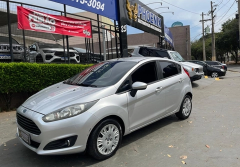 Ford Fiesta 1.5 16V Flex Mec. 5p 2014 Prata — foto 1 de 3