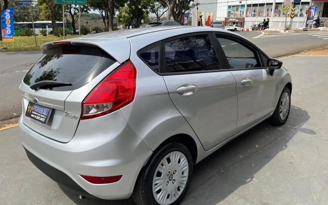imagem-https://www.socarrao.com.br/sc-vehicle-images-prod/3521678/1788017192054-z6qFtfPH3KkKGYPLstTAxCuicDA4rOfV.jpg