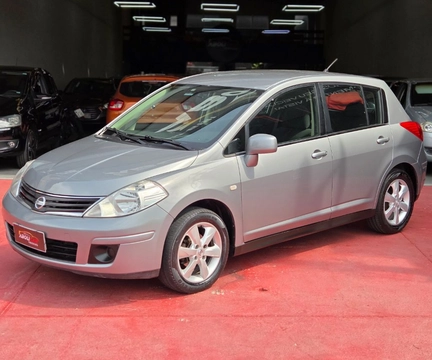 Nissan TIIDA 2013 Cinza — foto 1 de 3