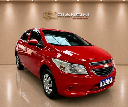Chevrolet Onix 2015 Vermelho — foto 1 de 3