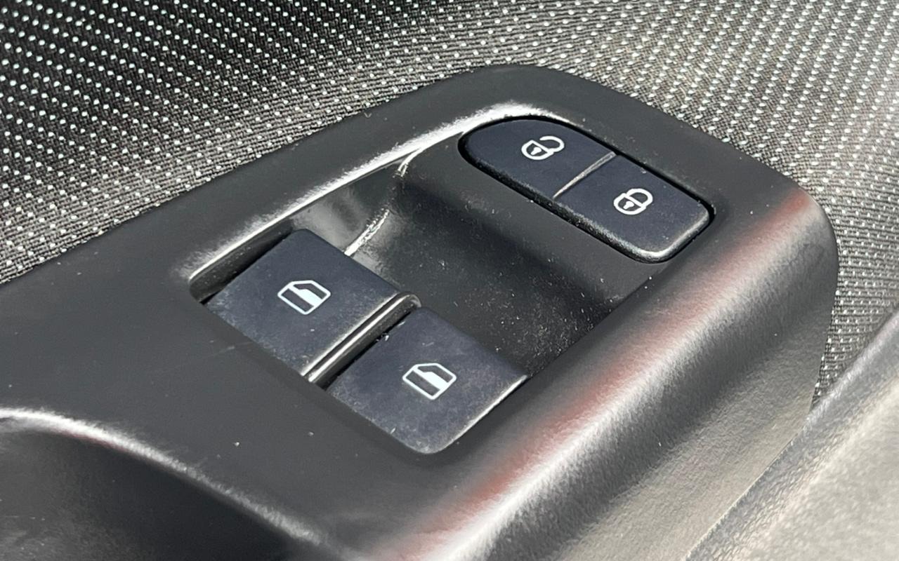 imagem-https://www.socarrao.com.br/sc-vehicle-images-prod/3523406/1788030702067-V2hhdHNBcHAgSW1hZ2UgMjAyNi0wOC0yOSBhdCAxNS41Ni4wNC5qcGVn.jpeg