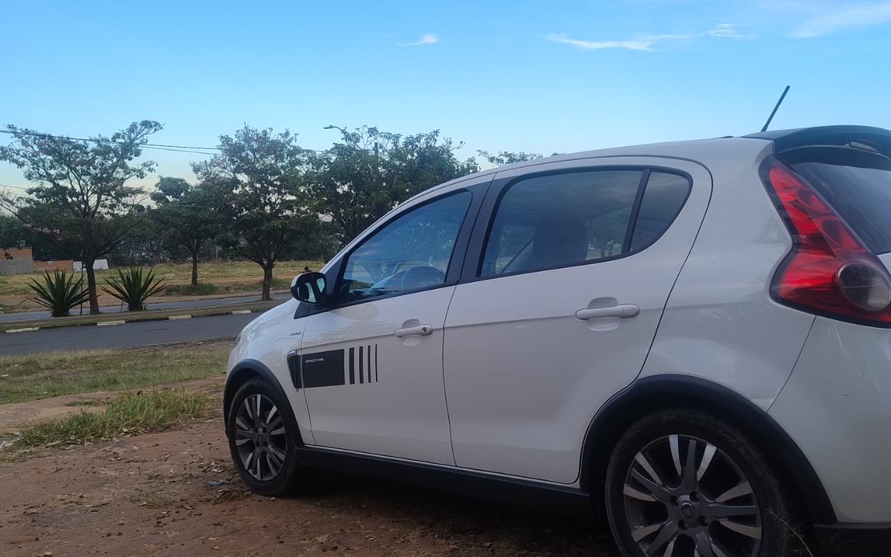 imagem-https://www.socarrao.com.br/sc-vehicle-images-prod/3524117/1788038928316-SU1HXzIwMjYwODA2XzA3MTYyNDgwMi5qcGc.jpg