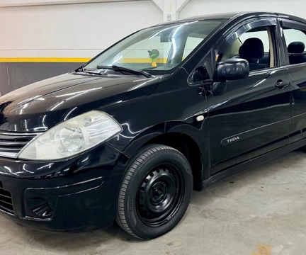 Nissan TIIDA 2011 Preto — foto 1 de 3