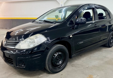 Nissan TIIDA 2011 Preto — foto 1 de 3