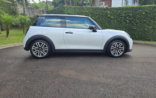 imagem-https://www.socarrao.com.br/sc-vehicle-images-prod/3533611/1788117699139-SU1HLTIwMjYwODMwLVdBMDI3Mi5qcGc.jpg