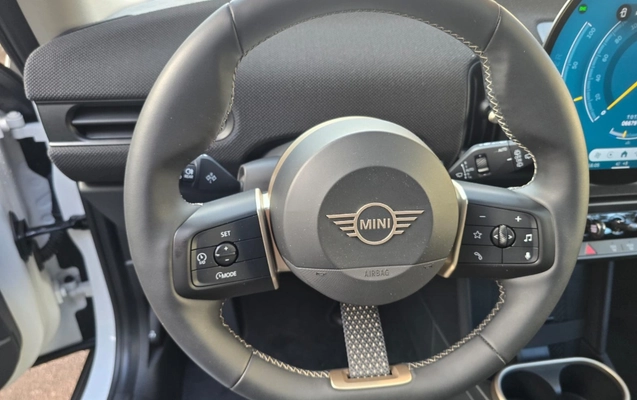 imagem-https://www.socarrao.com.br/sc-vehicle-images-prod/3533611/1788117699475-SU1HLTIwMjYwODMwLVdBMDI4NC5qcGc.jpg