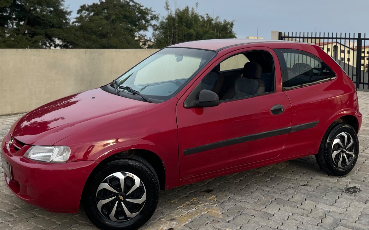 Chevrolet Celta 2005 Vermelho — foto 1 de 3
