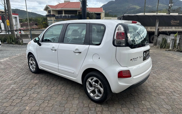 imagem-https://www.socarrao.com.br/sc-vehicle-images-prod/35399/1789730822183-3fd8d3ec3c5349f18cdd69bae8a009de_1761223804725.jpeg