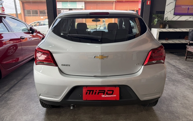 imagem-https://www.socarrao.com.br/sc-vehicle-images-prod/3541296/1788176683943-app-photos-hA6cE12V0XyBbGqmGOectH2hhZlDdJMB.jpg