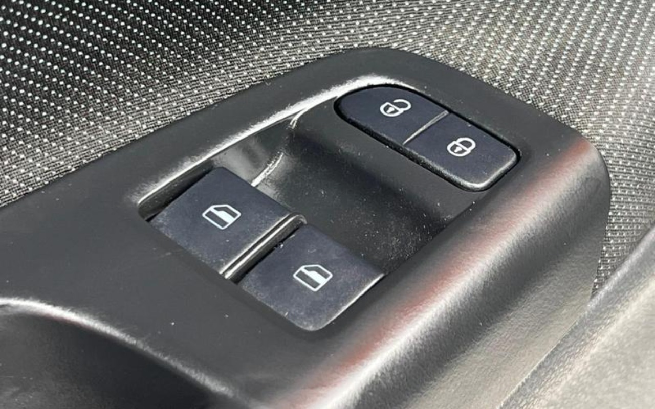 imagem-https://www.socarrao.com.br/sc-vehicle-images-prod/3542443/1788181342427-ODQzMTY2M182X0JfOWZjNmMxYTQ1Mi5qcGVn.jpeg
