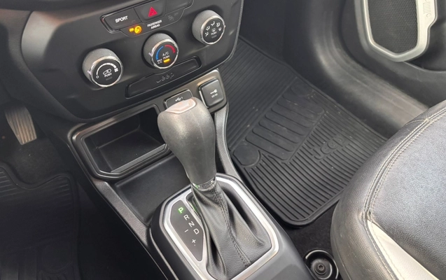 imagem-https://www.socarrao.com.br/sc-vehicle-images-prod/3542561/1788181650580-zZzMm6VMU06P4vuHlYBMq0rGyXuhvY4r.jpg
