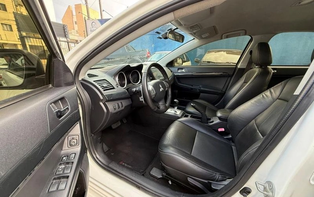 imagem-https://www.socarrao.com.br/sc-vehicle-images-prod/3542924/1790016580290-8432937_9_B_fea74f2e2e.jpeg