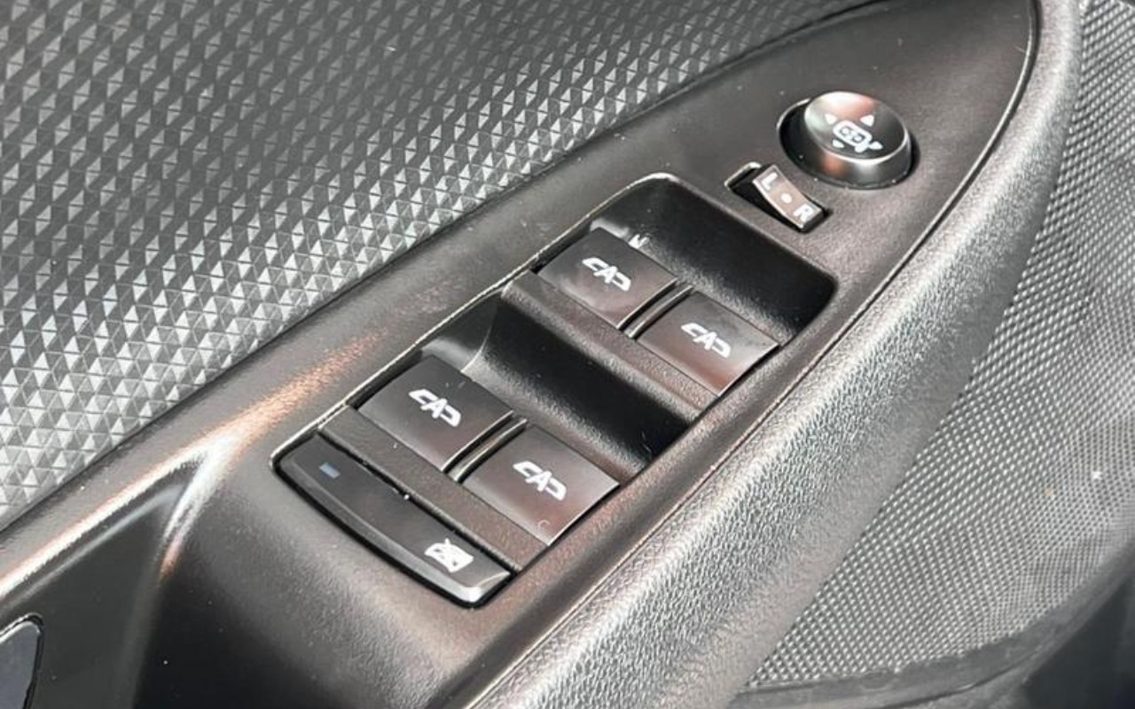 imagem-https://www.socarrao.com.br/sc-vehicle-images-prod/3543981/1788185734760-ODQyMjgzMV8yX0JfZjg2MmYwODE2YS5qcGVn.jpeg