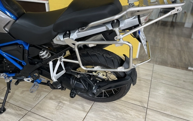 imagem-https://www.socarrao.com.br/sc-vehicle-images-prod/3544243/1788280203587-sLPQhq93xkAysXbvN5FTzubBbqPgZ5Ab.jpg