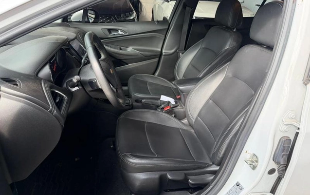 imagem-https://www.socarrao.com.br/sc-vehicle-images-prod/3545375/1788189355358-8433865_2_B_59644ea847.jpeg