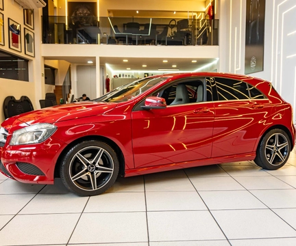Mercedes-Benz A-200 2015 Vermelho — foto 1 de 3