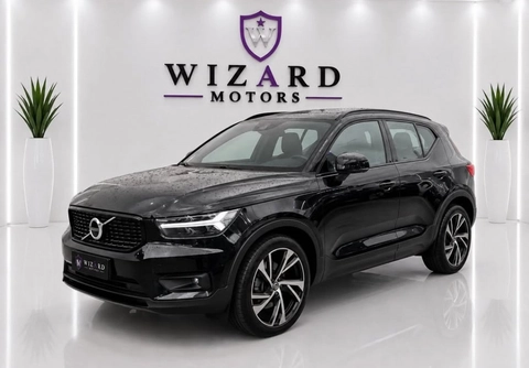 Volvo XC40 2020 Preto — foto 1 de 3
