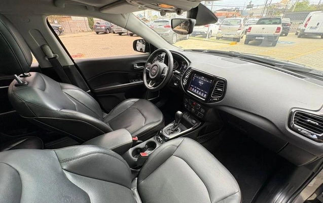 imagem-https://www.socarrao.com.br/sc-vehicle-images-prod/3547802/1789235949447-8431137_1_B_d7186d003d.jpeg