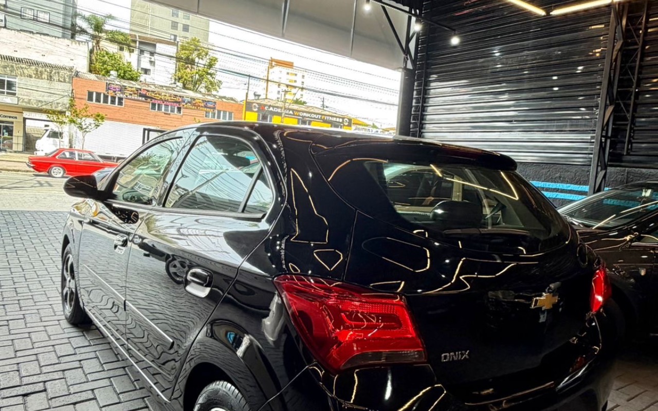 imagem-https://www.socarrao.com.br/sc-vehicle-images-prod/3548327/1788197726058-ZmJmNzY0M2UtMTk3MS00NzNlLTlmZTAtZmViNjg2NGNlYWJiLmpwZWc.jpeg