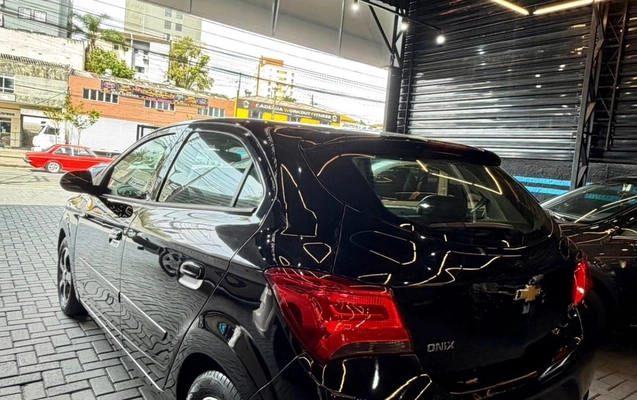 imagem-https://www.socarrao.com.br/sc-vehicle-images-prod/3548327/1788197726058-ZmJmNzY0M2UtMTk3MS00NzNlLTlmZTAtZmViNjg2NGNlYWJiLmpwZWc.jpeg
