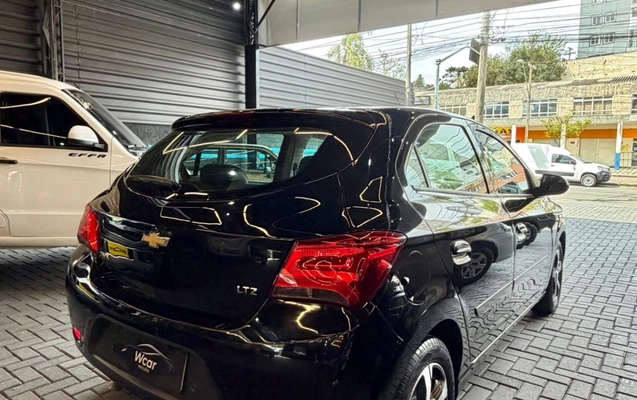 imagem-https://www.socarrao.com.br/sc-vehicle-images-prod/3548327/1788197726411-YjY3MjExNmItYjJkNS00YjIyLWE5MzUtMmQzNTRhZTcxODVkLmpwZWc.jpeg