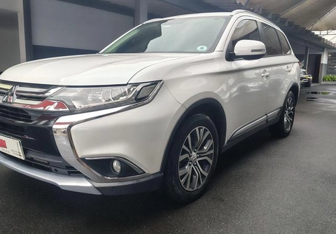 Mitsubishi OUTLANDER 2.0 16V 160cv Aut. 2017 Branco — foto 1 de 3
