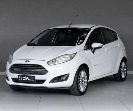 Ford Fiesta 2015 Branco — foto 1 de 3