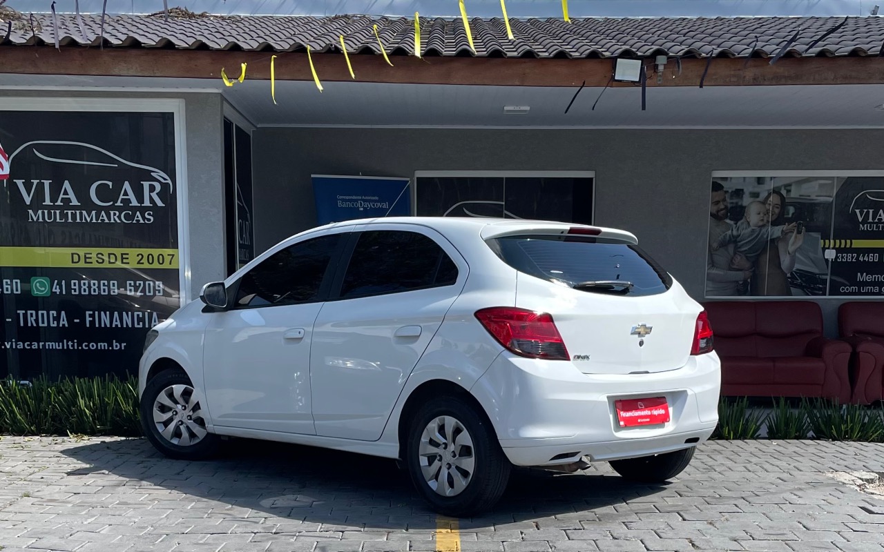 imagem-https://www.socarrao.com.br/sc-vehicle-images-prod/3549348/1788201556804-SU1HXzYwNDYuanBlZw.jpeg