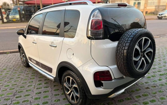 imagem-https://www.socarrao.com.br/sc-vehicle-images-prod/3550472/1789593203982-8435338_7_B_3748b8c86c.jpeg