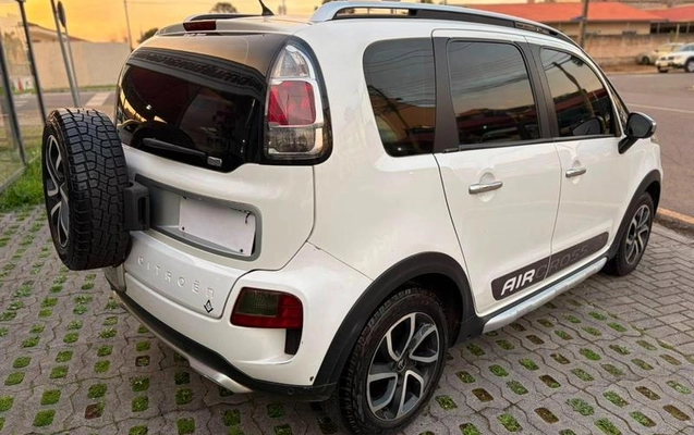 imagem-https://www.socarrao.com.br/sc-vehicle-images-prod/3550472/1789593203998-8435338_1_B_95ff0e4b96.jpeg