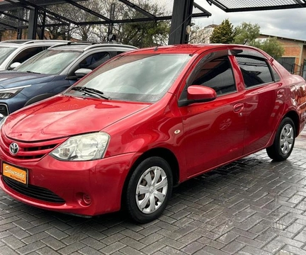 Toyota Etios 2015 Vermelho — foto 1 de 3