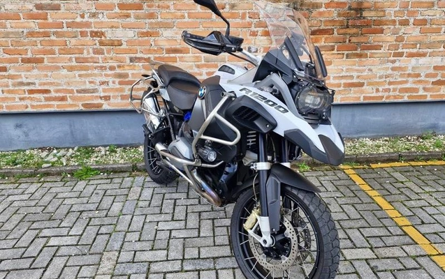 imagem-https://www.socarrao.com.br/sc-vehicle-images-prod/3551262/1789148770881-8435771_6_B_9b47e182d1.jpeg