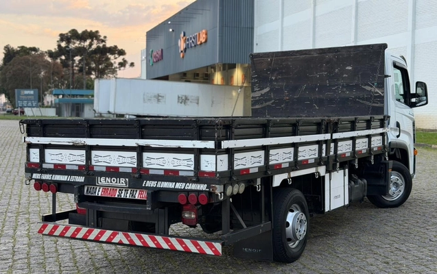 imagem-https://www.socarrao.com.br/sc-vehicle-images-prod/3552258/1788208335870-V2hhdHNBcHAgSW1hZ2UgMjAyNi0wOC0yOSBhdCAxMC4xNC4yMyBBTSAoMSkuanBlZw.jpeg