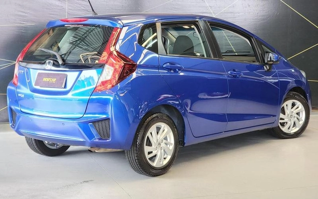 imagem-https://www.socarrao.com.br/sc-vehicle-images-prod/3552436/1789397215058-8434457_7_B_c0d324a378.jpeg