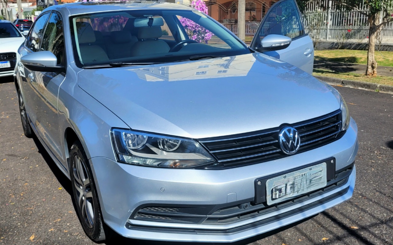 Volkswagen Jetta 2015 Prata — foto 1 de 3