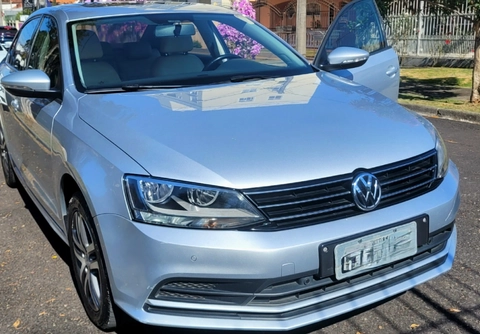 Volkswagen Jetta 2015 Prata — foto 1 de 3