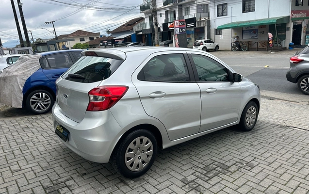 imagem-https://www.socarrao.com.br/sc-vehicle-images-prod/3565891/1788263488597-e4d30b9f-9cfd-4fb1-ab36-12759a82d97d.jpeg