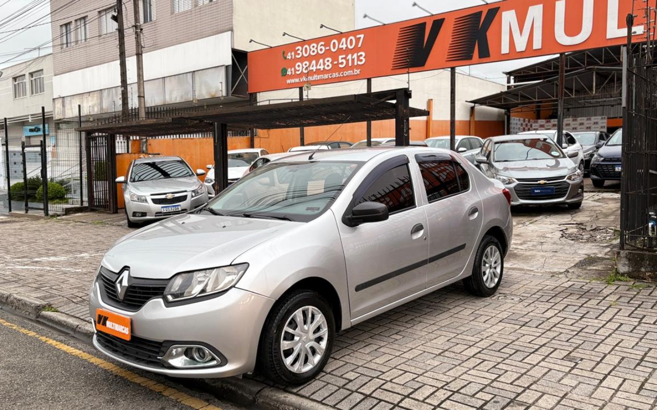 Renault Logan 2014 Prata — foto 1 de 3