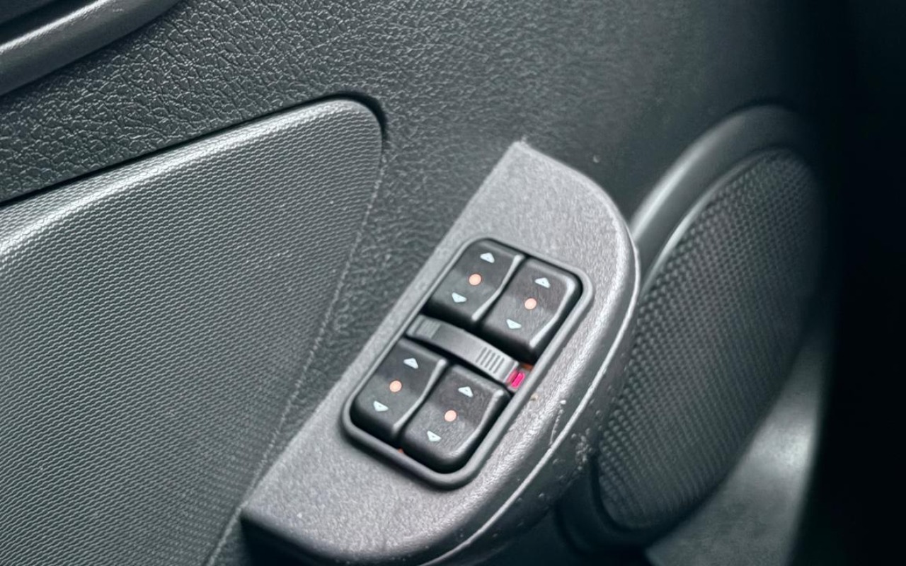 imagem-https://www.socarrao.com.br/sc-vehicle-images-prod/3568238/1788271307119-V2hhdHNBcHAgSW1hZ2UgMjAyNi0wOS0wMSBhdCAxMC4yNy4wMyAoMykuanBlZw.jpeg